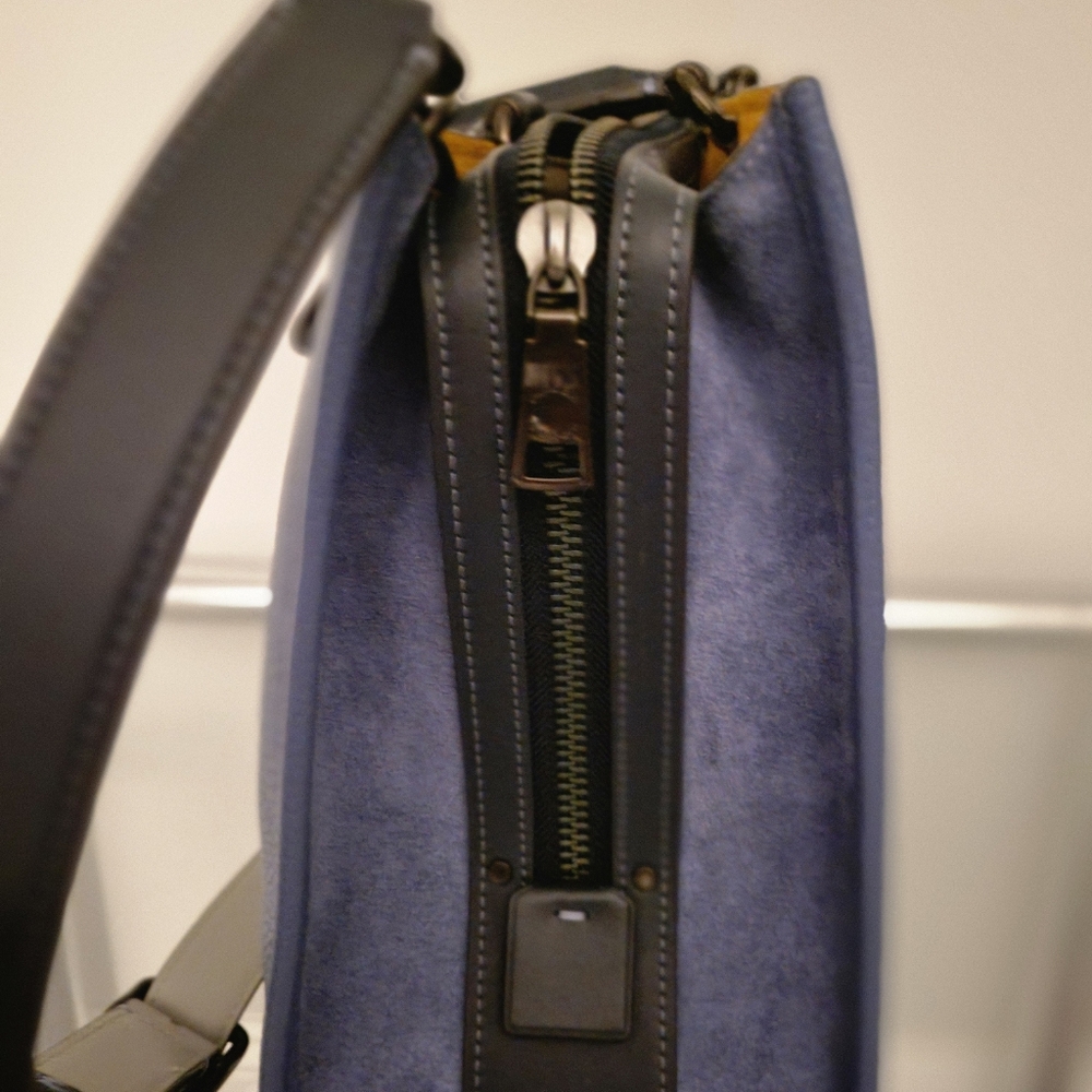 Coach Rogue - Picture 4 of 10